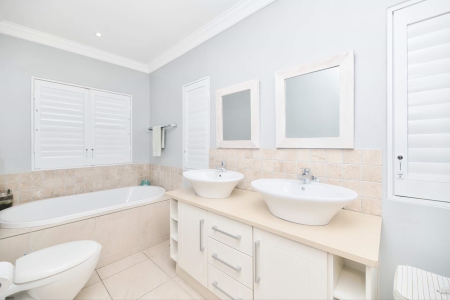 4 Bedroom Property for Sale in Hemel en Aarde Estate Western Cape
